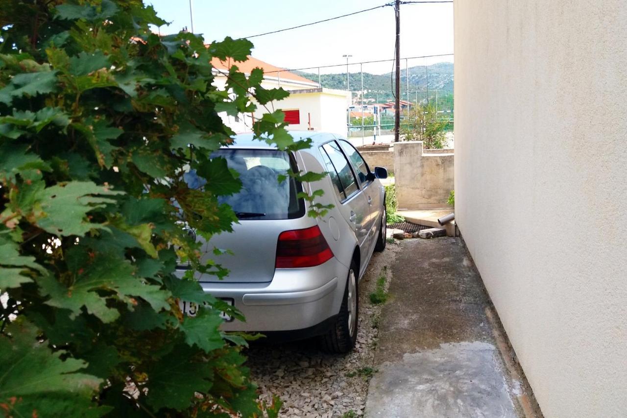 Apartments By The Sea Vinisce, Trogir - 5229 エクステリア 写真