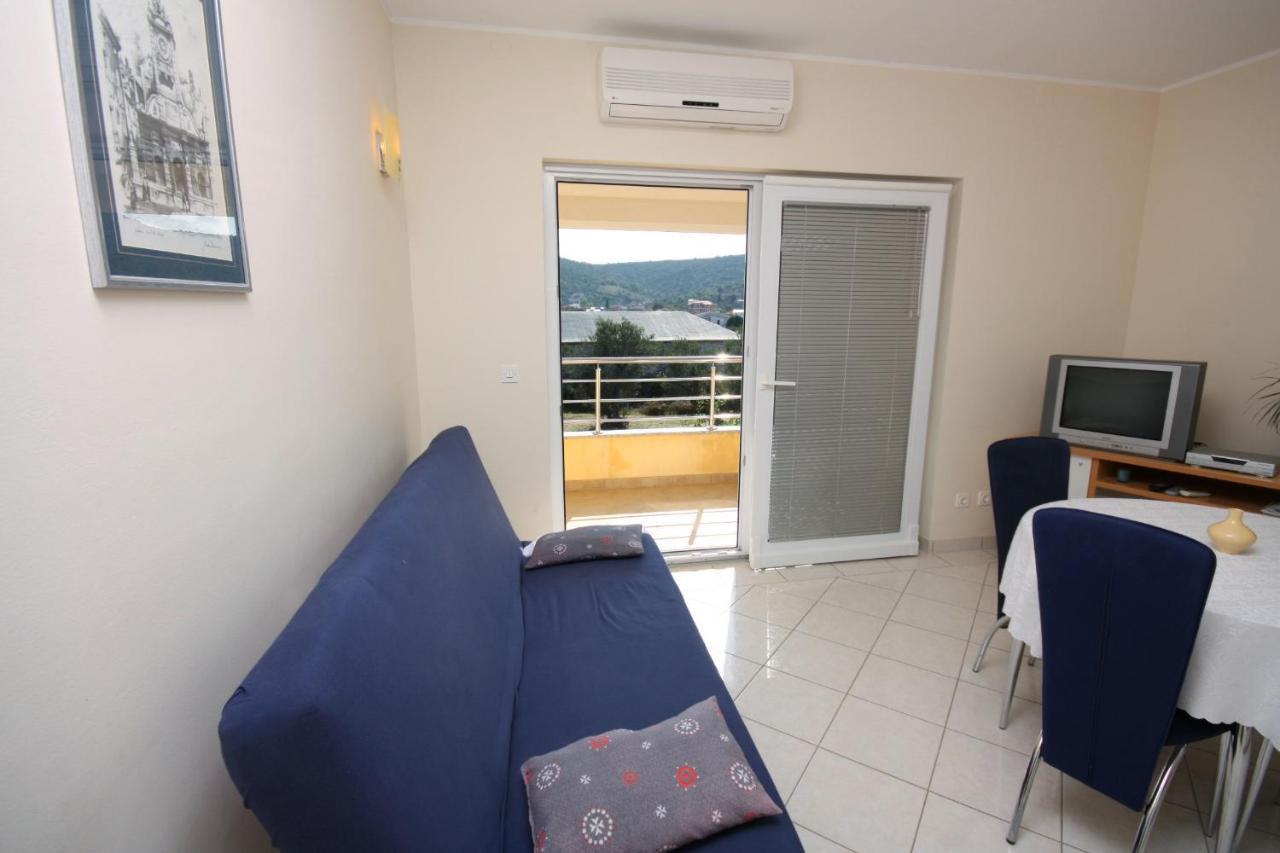 Apartments By The Sea Vinisce, Trogir - 5229 エクステリア 写真