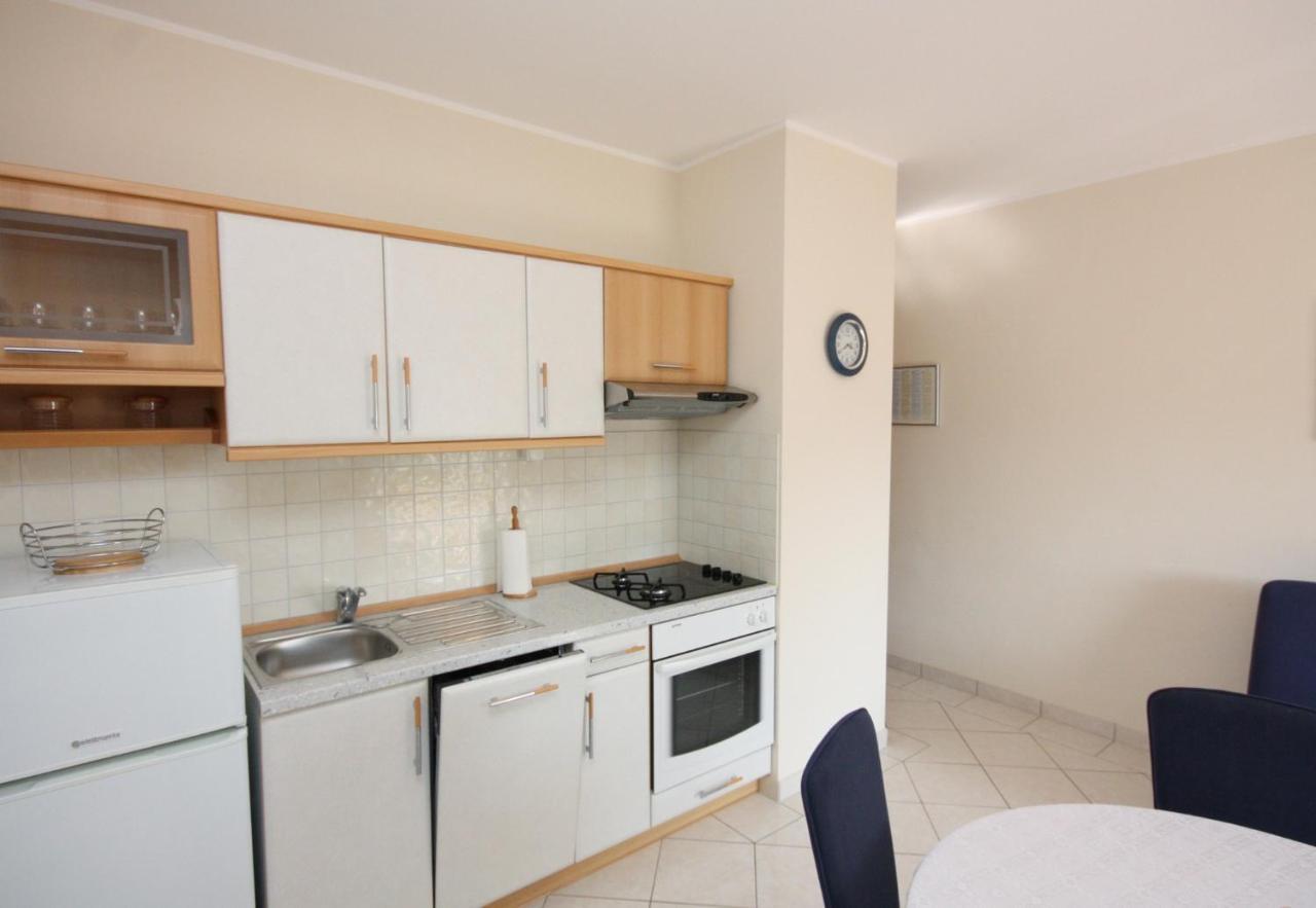 Apartments By The Sea Vinisce, Trogir - 5229 エクステリア 写真