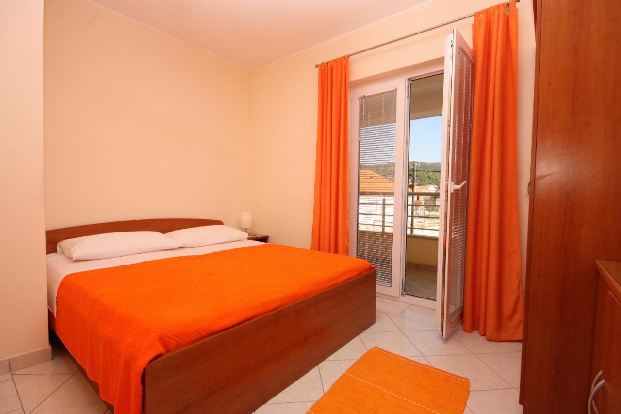 Apartments By The Sea Vinisce, Trogir - 5229 エクステリア 写真