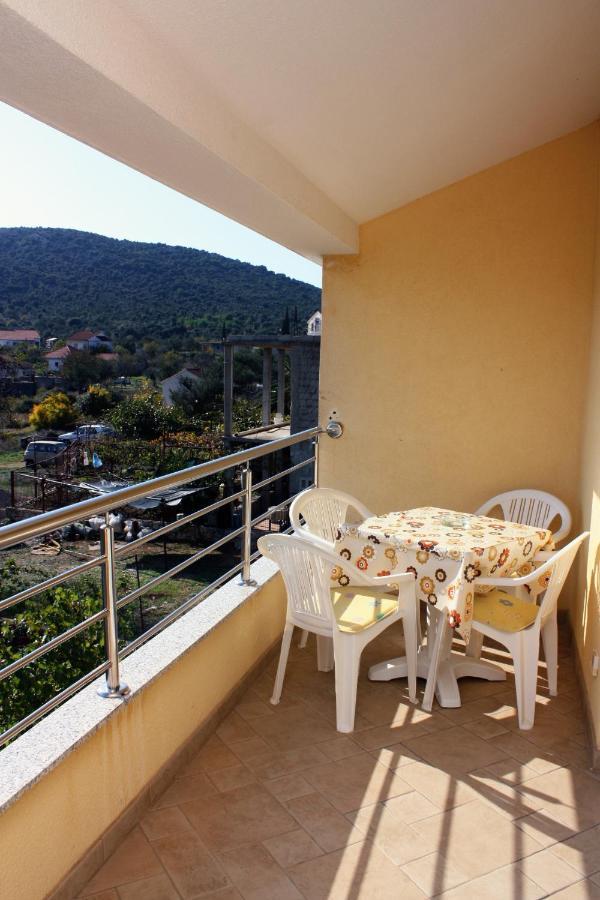 Apartments By The Sea Vinisce, Trogir - 5229 エクステリア 写真