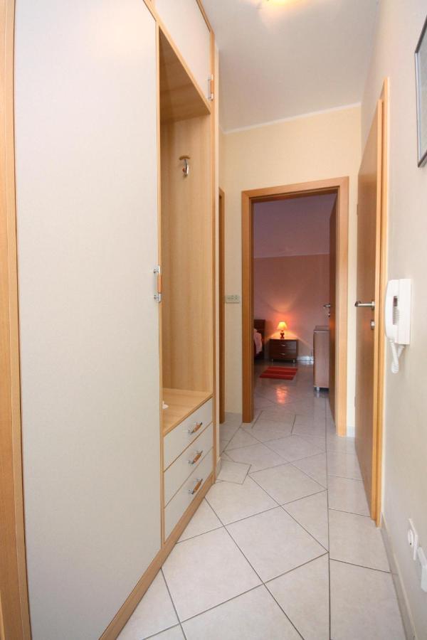 Apartments By The Sea Vinisce, Trogir - 5229 エクステリア 写真