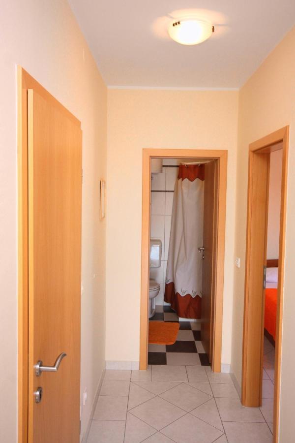Apartments By The Sea Vinisce, Trogir - 5229 エクステリア 写真